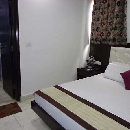 Hotel You And Me New Delhi Exterior photo