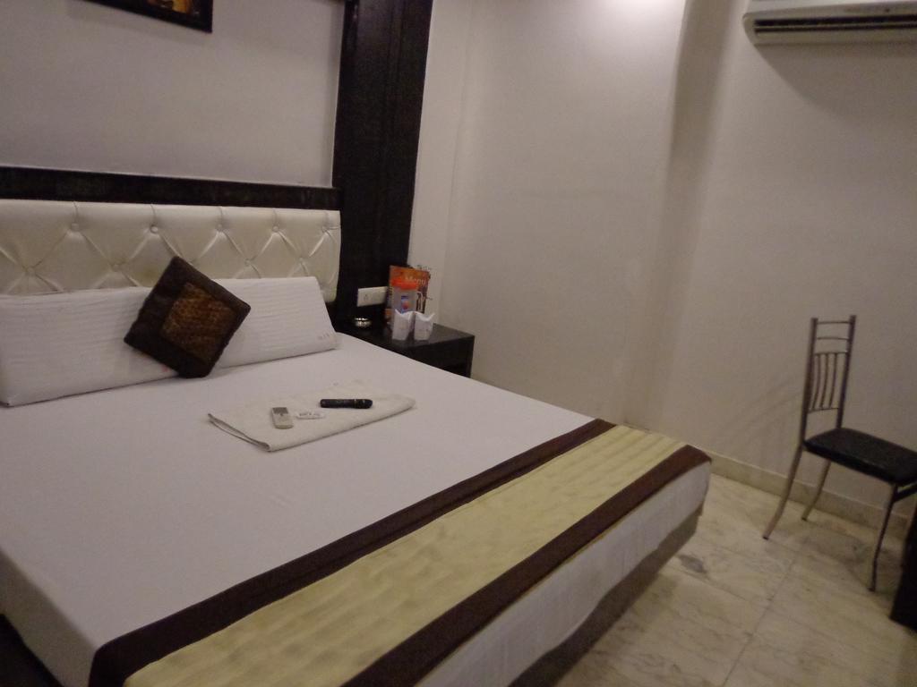 Hotel You And Me New Delhi Room photo