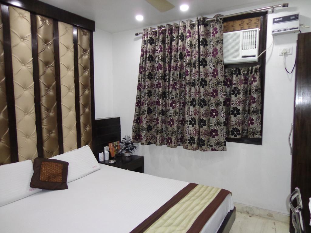 Hotel You And Me New Delhi Room photo