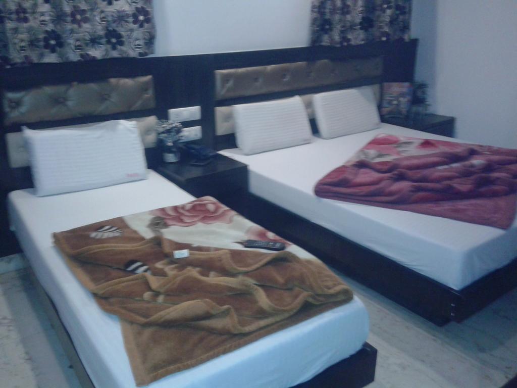 Hotel You And Me New Delhi Room photo