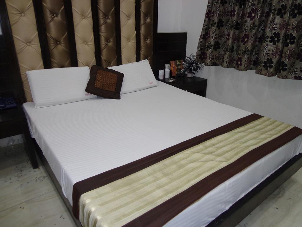 Hotel You And Me New Delhi Exterior photo